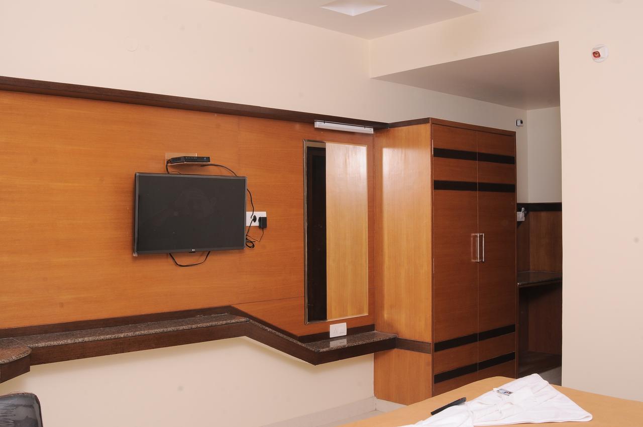 Hlv Grand Inn Bangalore Exterior photo