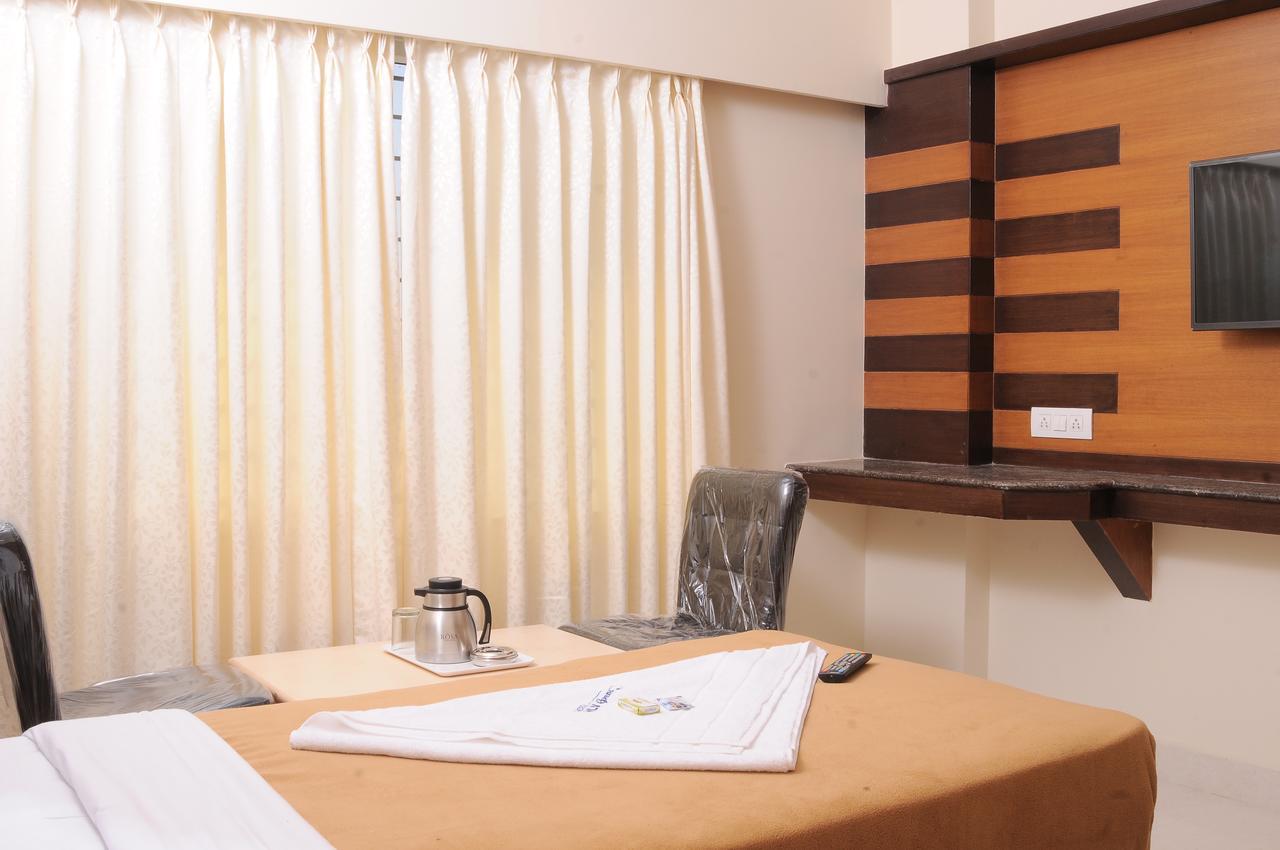 Hlv Grand Inn Bangalore Exterior photo