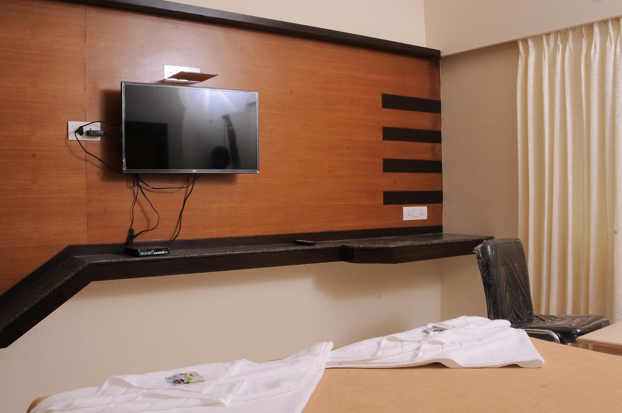 Hlv Grand Inn Bangalore Exterior photo