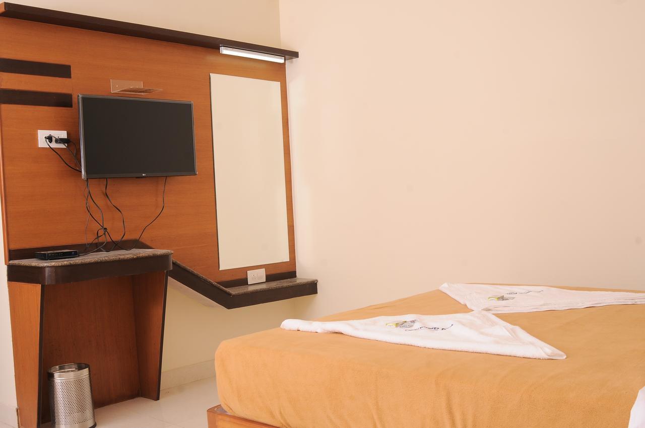 Hlv Grand Inn Bangalore Exterior photo