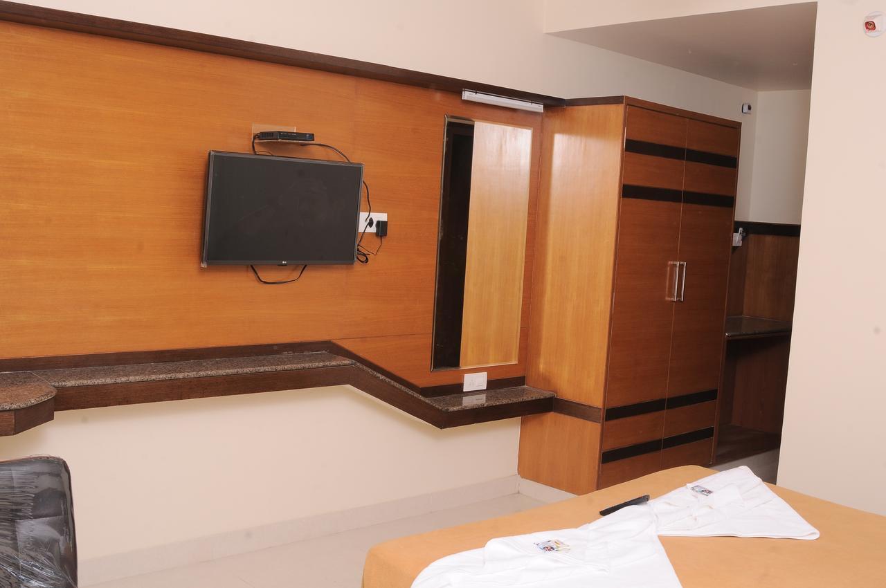 Hlv Grand Inn Bangalore Exterior photo