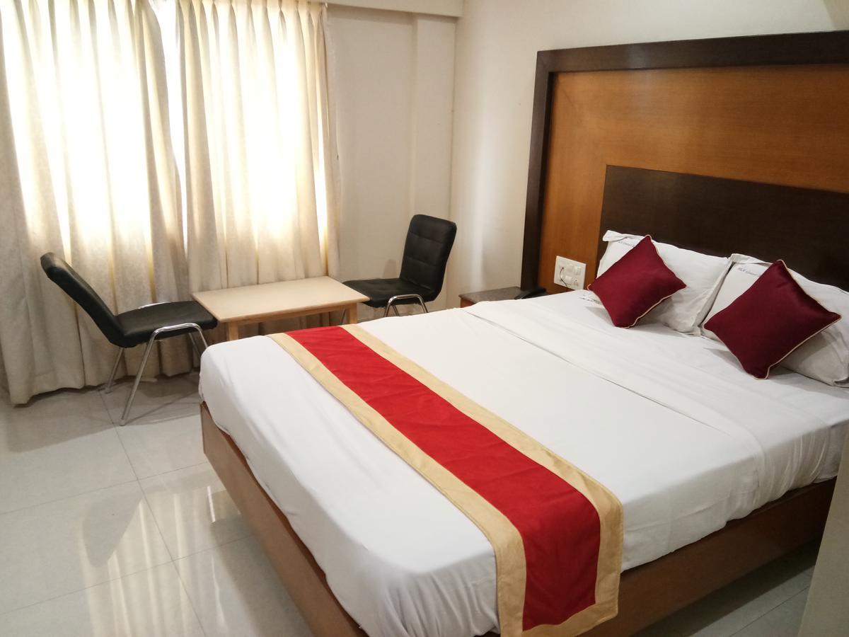 Hlv Grand Inn Bangalore Exterior photo
